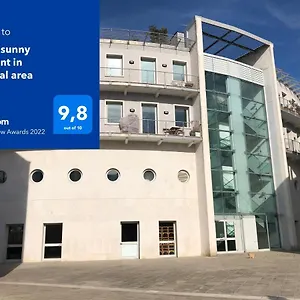 Modern Sunny In Residental Area Apartment